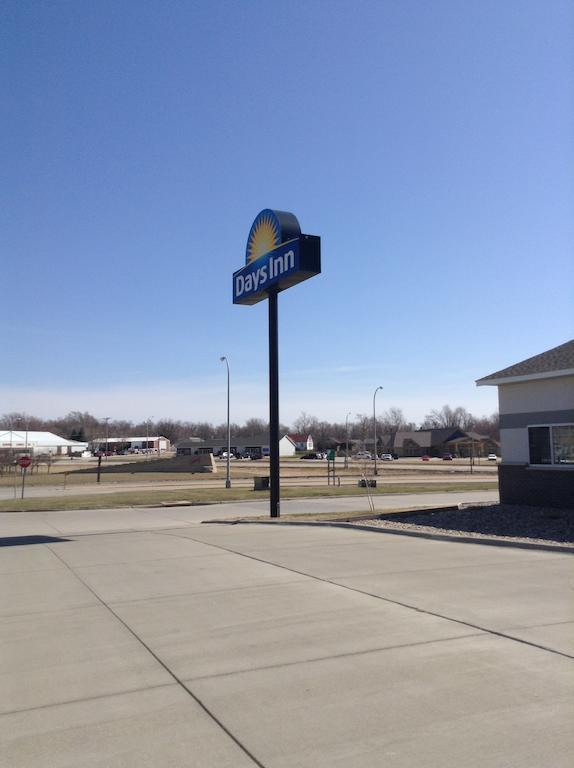 Days Inn By Wyndham Carroll Экстерьер фото