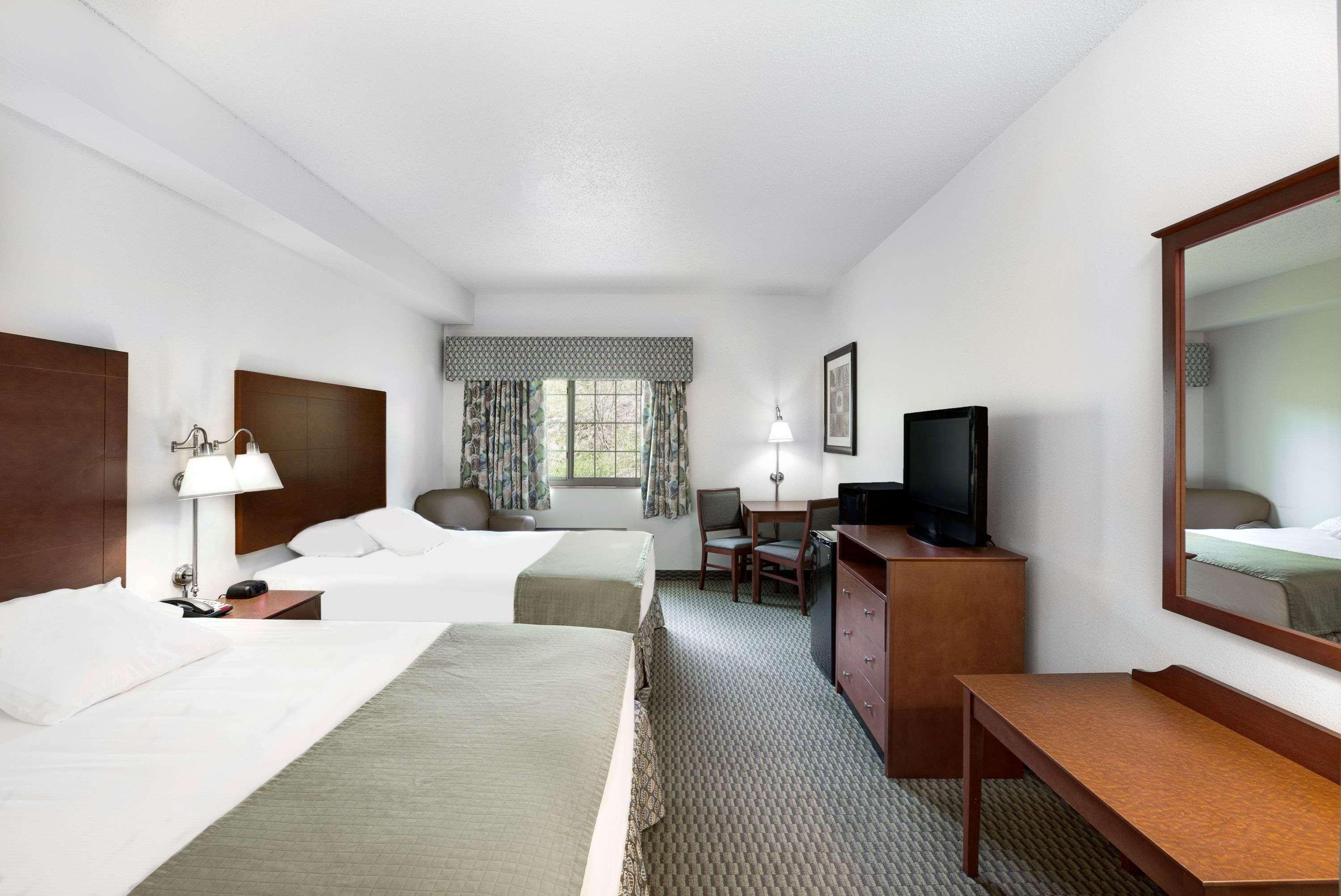 Days Inn By Wyndham Carroll Экстерьер фото
