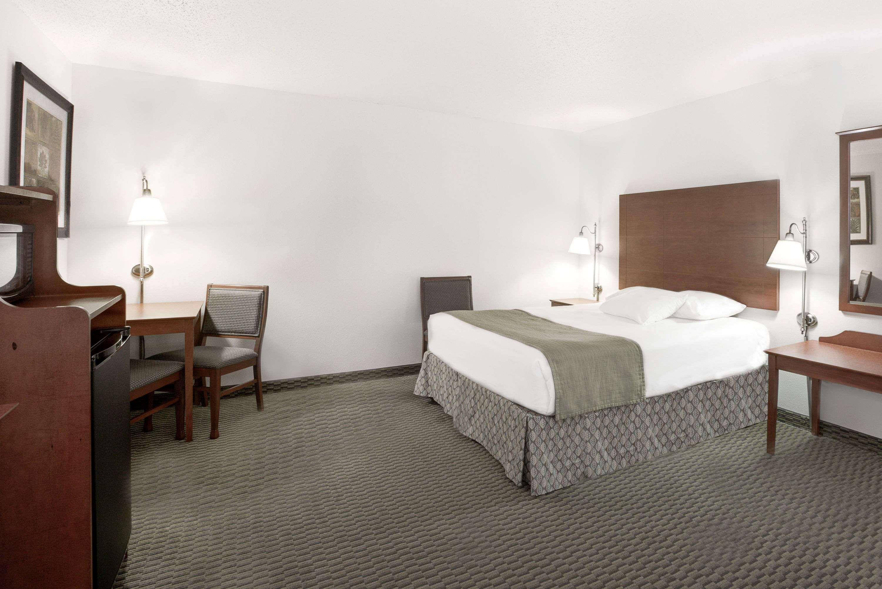 Days Inn By Wyndham Carroll Экстерьер фото